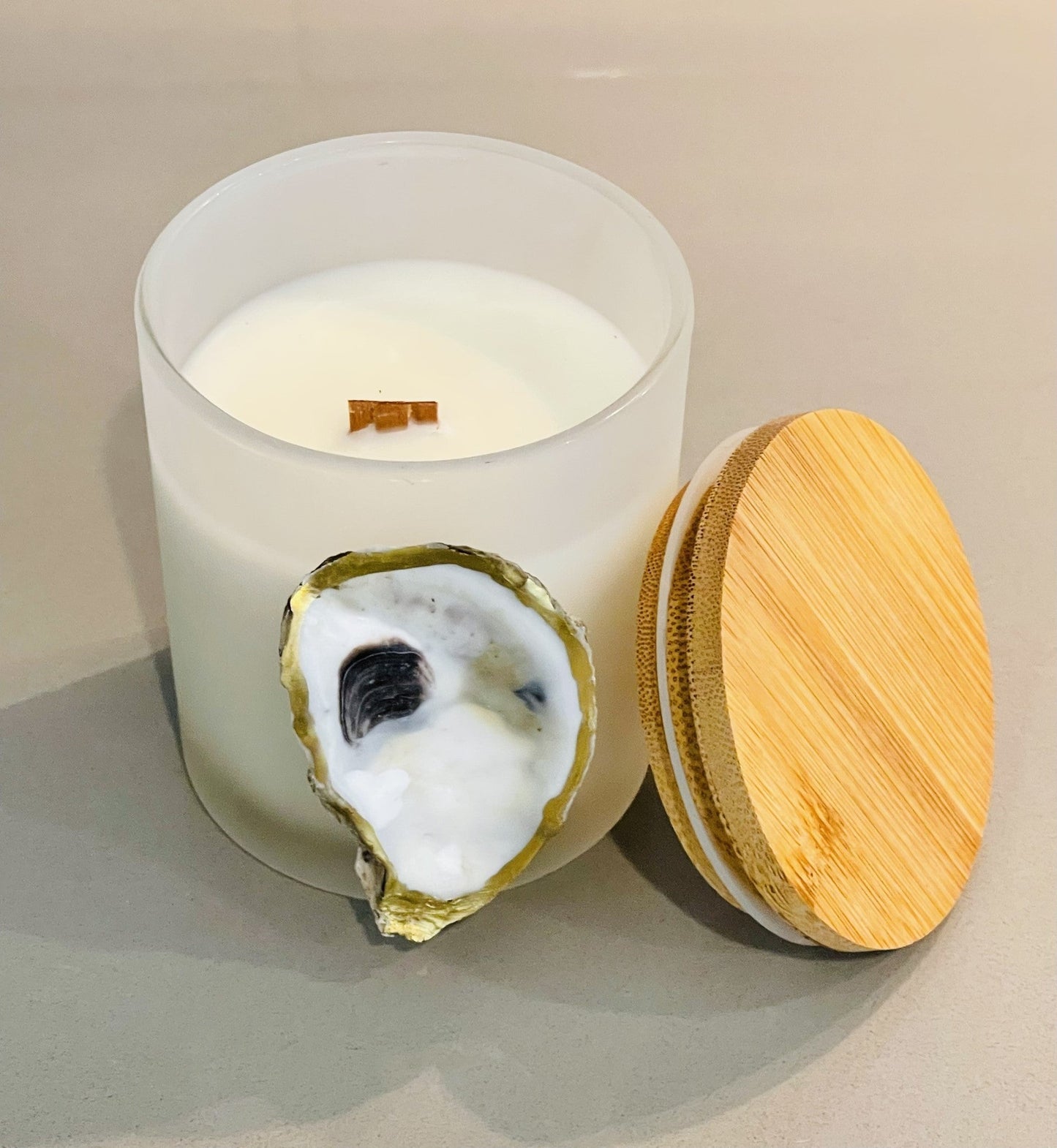 Coastal Linen Wood Wick Candle w/ Oyster Shell